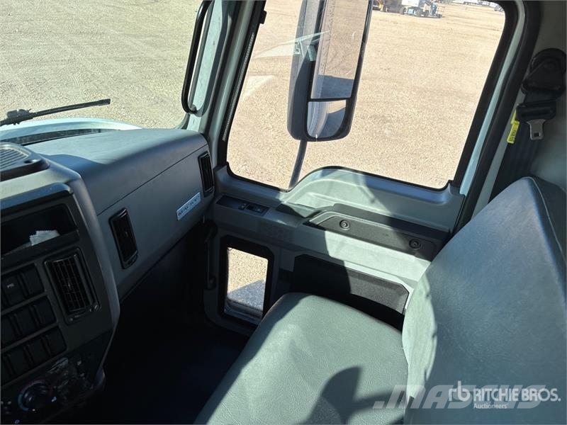 Mack MD 4x2 Van Truck Samochody ciężarowe ze skrzynią zamkniętą