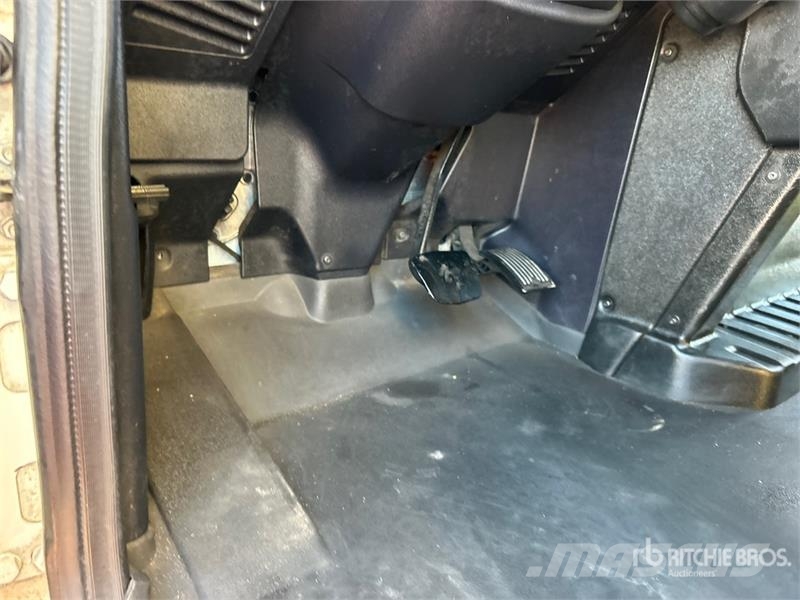 Mack MD 4x2 Van Truck Camiones caja cerrada