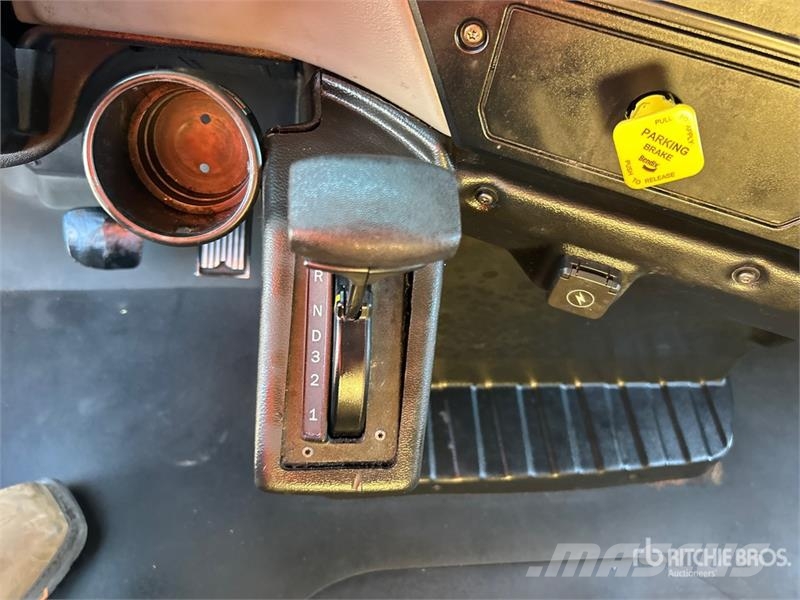 Mack MD 4x2 Van Truck Camiones caja cerrada
