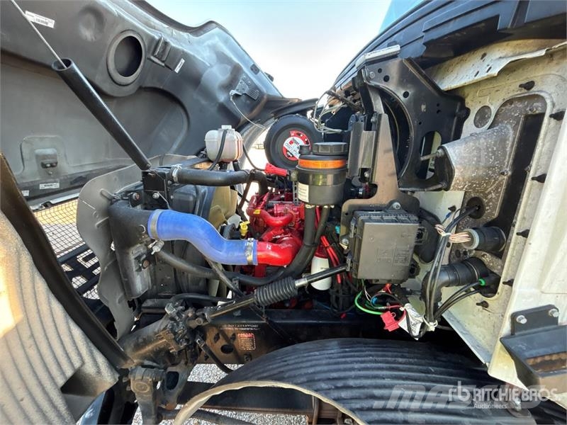 Mack MD 4x2 Van Truck Samochody ciężarowe ze skrzynią zamkniętą