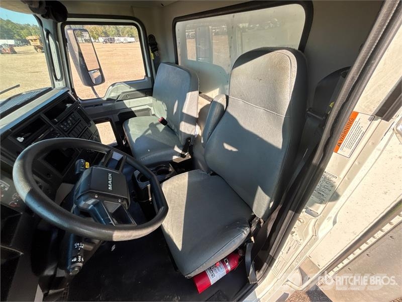 Mack MD 4x2 Van Truck Samochody ciężarowe ze skrzynią zamkniętą