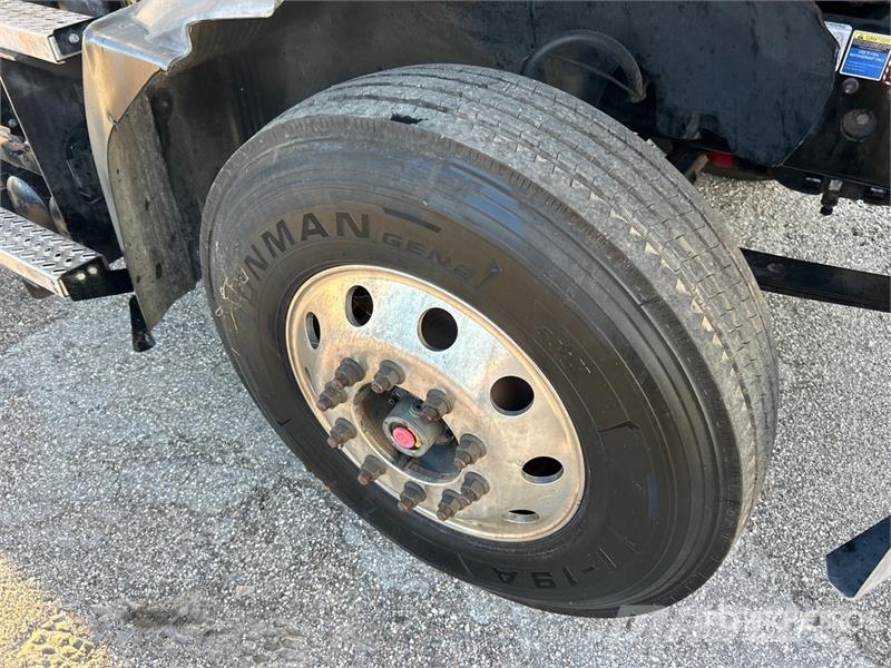 Mack MD 4x2 Van Truck Camiones caja cerrada