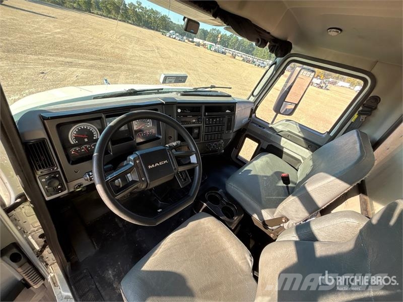 Mack MD 4x2 Van Truck Samochody ciężarowe ze skrzynią zamkniętą