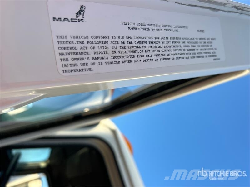 Mack MD 4x2 Van Truck Camiones caja cerrada