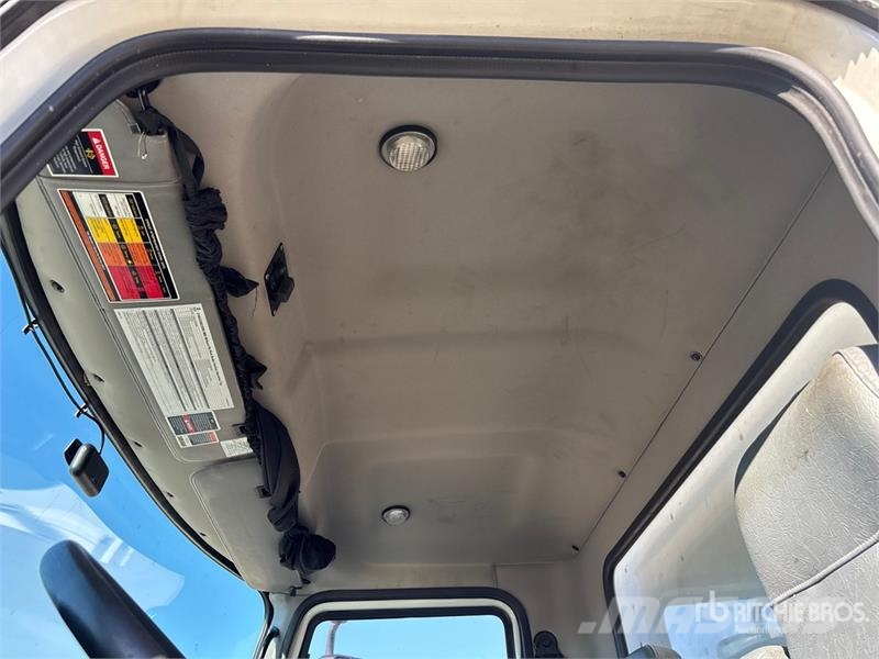 Mack MD 4x2 Van Truck Samochody ciężarowe ze skrzynią zamkniętą
