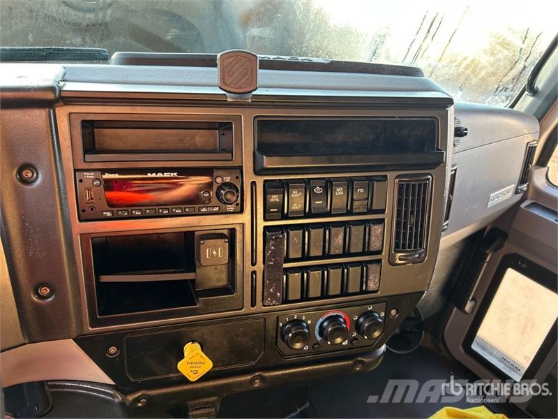 Mack MD 4x2 Van Truck Camiones caja cerrada