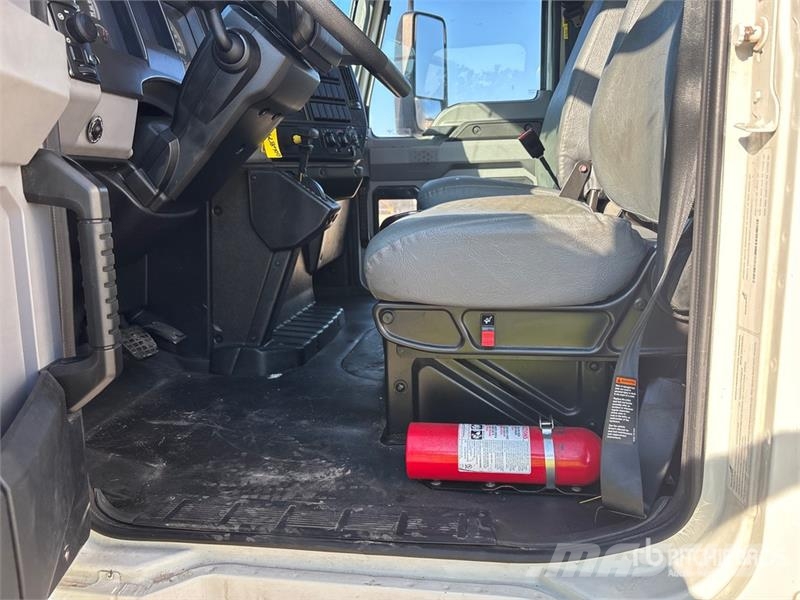 Mack MD 4x2 Van Truck Samochody ciężarowe ze skrzynią zamkniętą