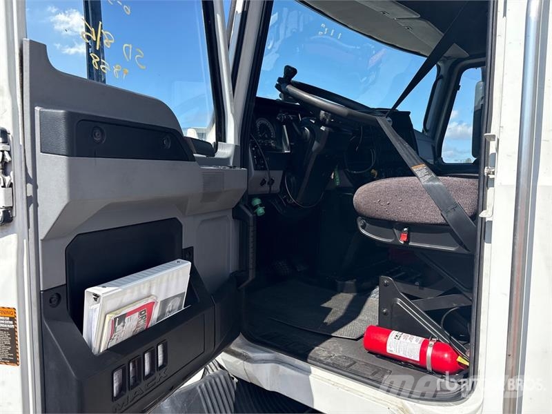 Mack MD 4x2 Van Truck شاحنات ذات هيكل صندوقي
