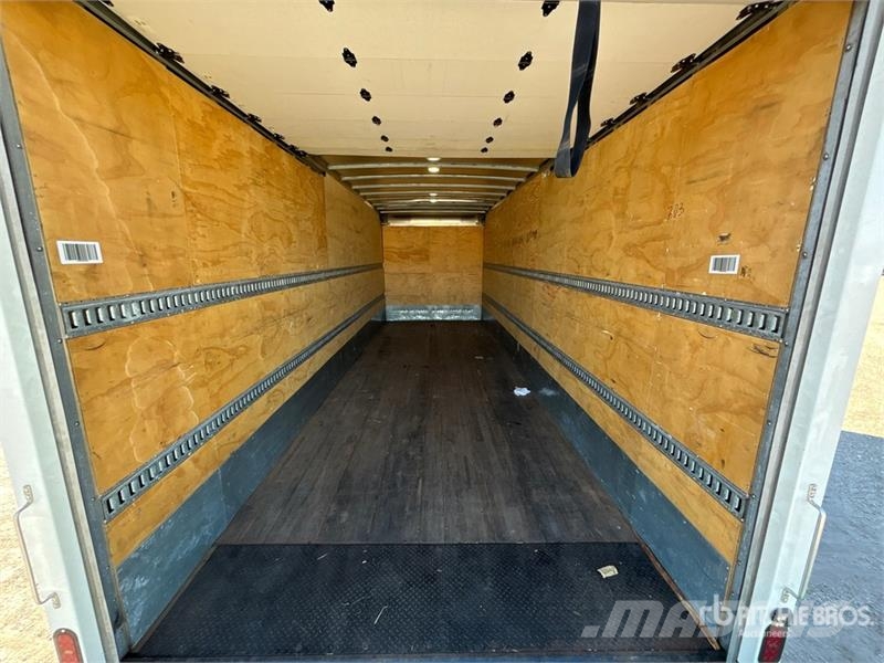 Mack MD 4x2 Van Truck Samochody ciężarowe ze skrzynią zamkniętą