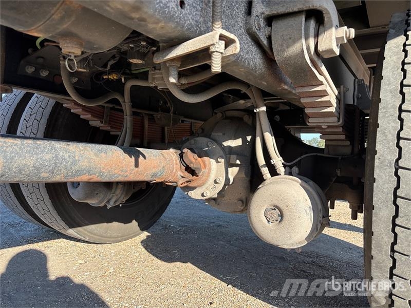 Mack MD 4x2 Van Truck Samochody ciężarowe ze skrzynią zamkniętą