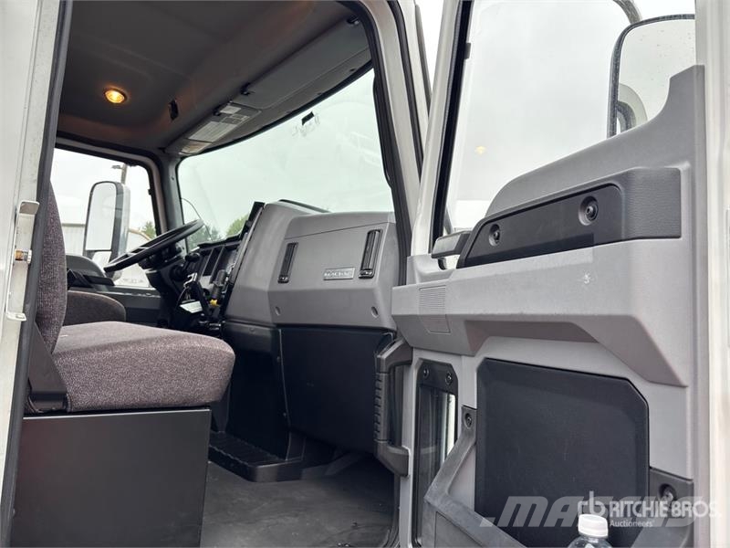 Mack MD6 4x2 Car Carrier Truck Járműszállítók