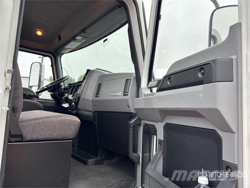 Mack MD6 4x2 Car Carrier Truck Oprijwagen