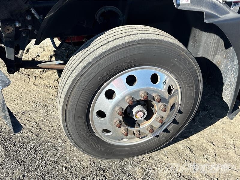 Mack MD6 4x2 Car Carrier Truck Trasportatore per veicoli