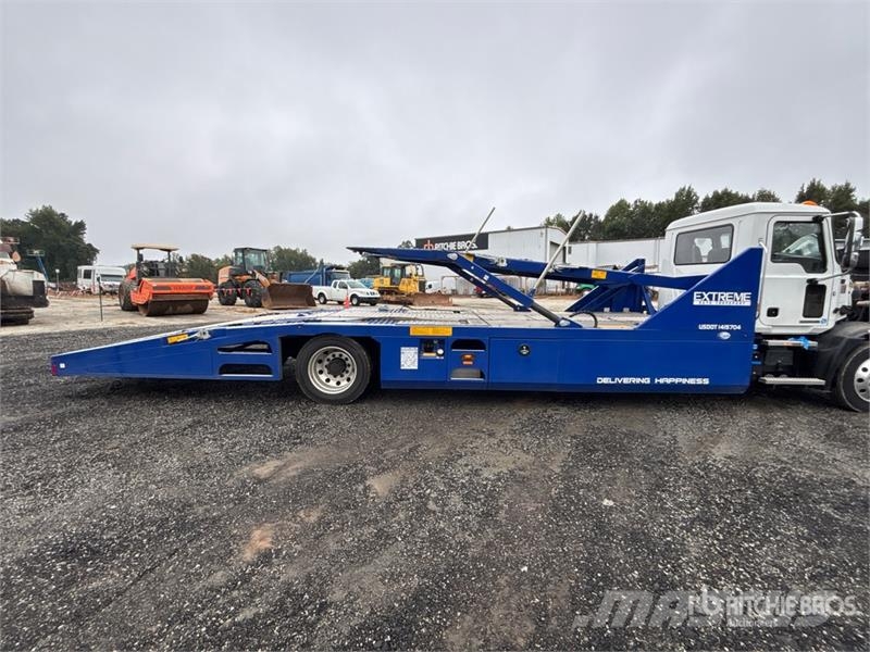 Mack MD6 4x2 Car Carrier Truck Járműszállítók