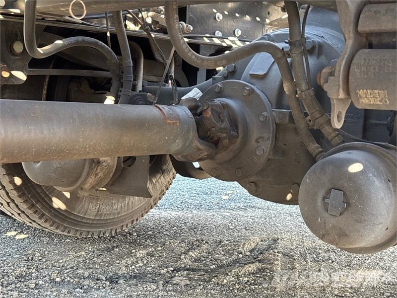 Mack MD6 4x2 Car Carrier Truck Trasportatore per veicoli