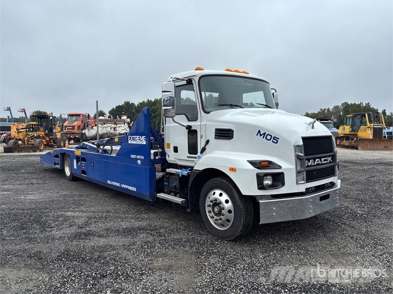 Mack MD6 4x2 Car Carrier Truck Járműszállítók