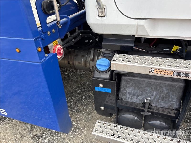 Mack MD6 4x2 Car Carrier Truck Autotransporter