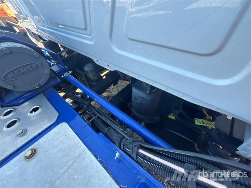 Mack MD6 4x2 Car Carrier Truck Trasportatore per veicoli