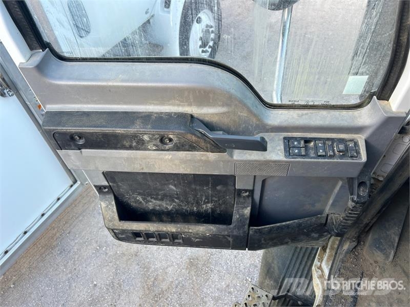 Mack MD624R 2000 gal 4x2 Water Truck Tankvogne - vand