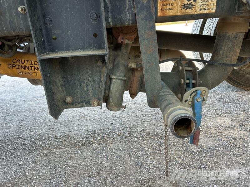 Mack MD624R 2000 gal 4x2 Water Truck Tankvogne - vand