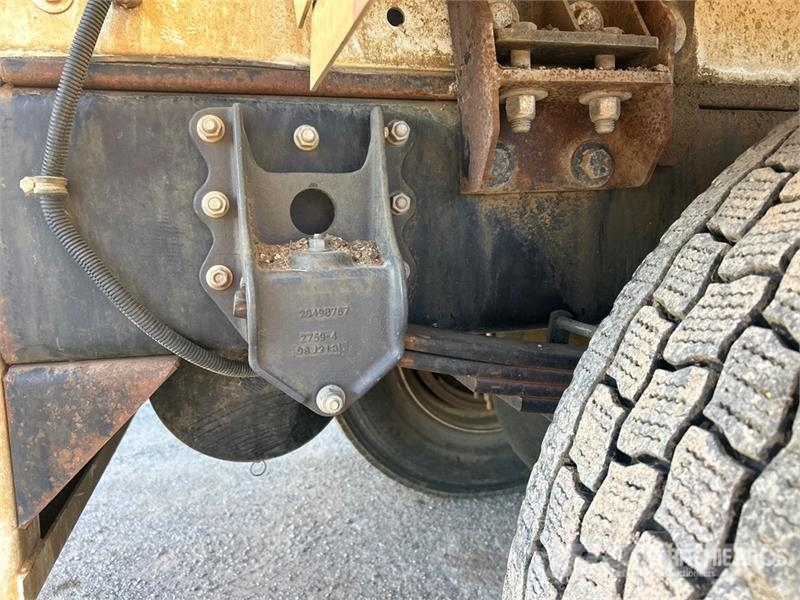 Mack MD624R 2000 gal 4x2 Water Truck Tankvogne - vand