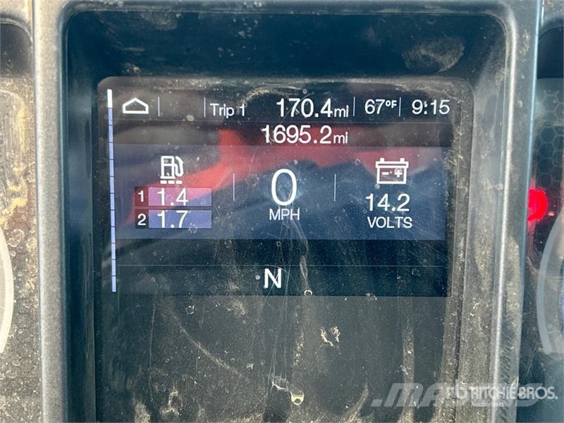 Mack MD624R 2000 gal 4x2 Water Truck Tankvogne - vand