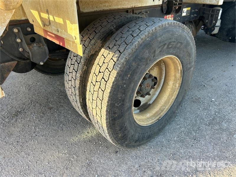 Mack MD624R 2000 gal 4x2 Water Truck Tankvogne - vand