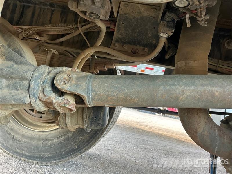 Mack MD624R 2000 gal 4x2 Water Truck Tankvogne - vand