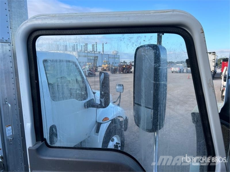 Mack MD624R 2000 gal 4x2 Water Truck Tankvogne - vand