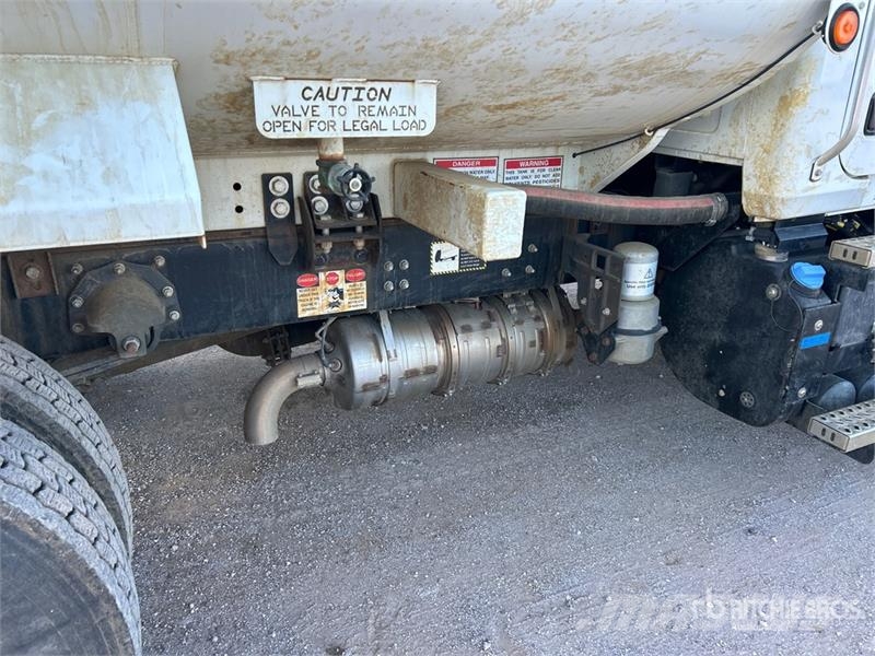 Mack MD624R 2000 gal 4x2 Water Truck Tankvogne - vand