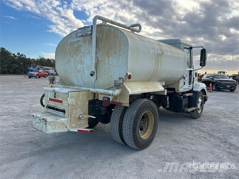 Mack MD624R 2000 gal 4x2 Water Truck Tankvogne - vand