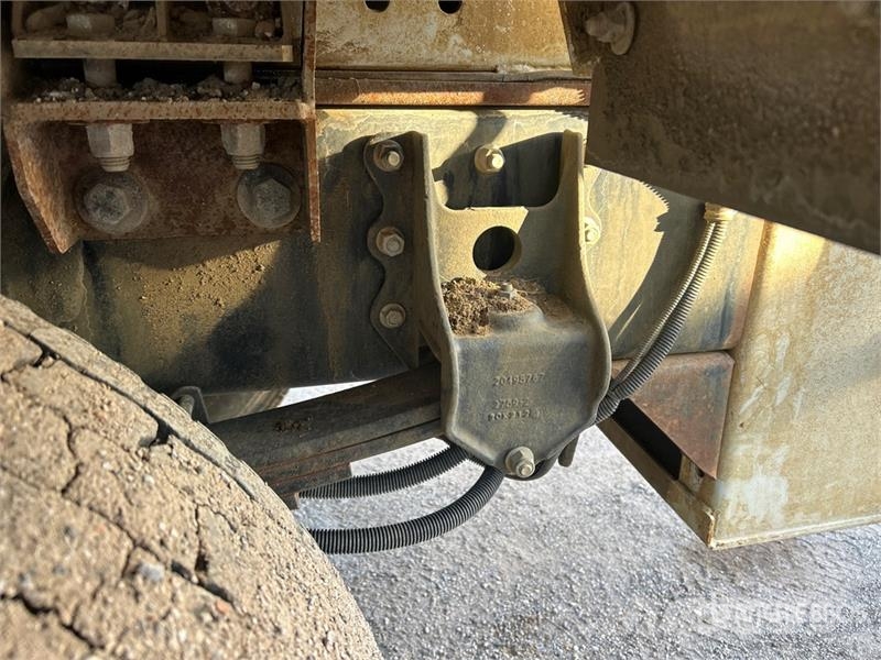 Mack MD624R 2000 gal 4x2 Water Truck Tankvogne - vand