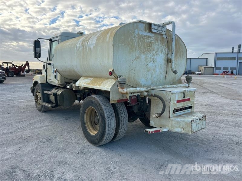 Mack MD624R 2000 gal 4x2 Water Truck Tankvogne - vand