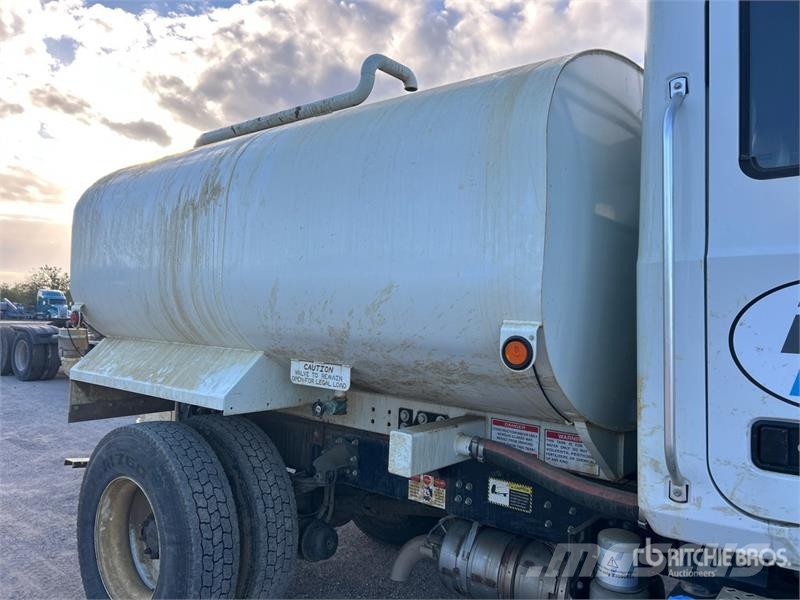 Mack MD624R 2000 gal 4x2 Water Truck Tankvogne - vand