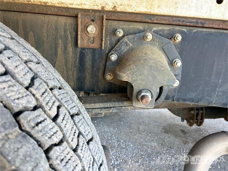 Mack MD624R 2000 gal 4x2 Water Truck Tankvogne - vand