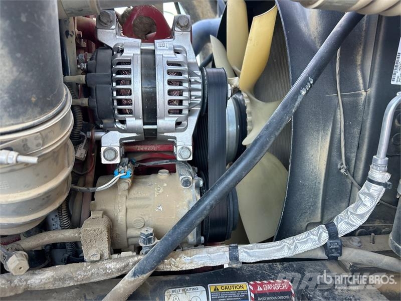 Mack MD624R 2000 gal 4x2 Water Truck Tankvogne - vand