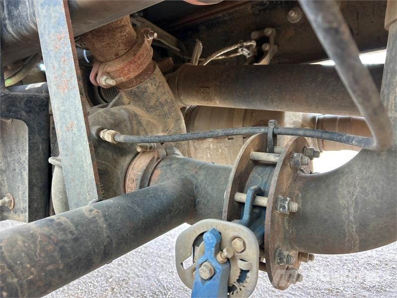 Mack MD624R 2000 gal 4x2 Water Truck Tankvogne - vand