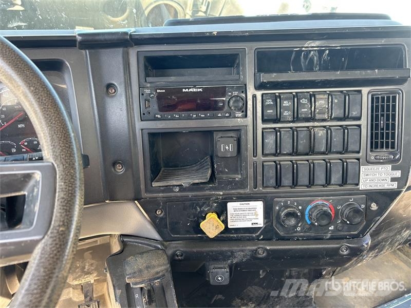 Mack MD624R 4x2 Water Truck Tovornjaki za vodo
