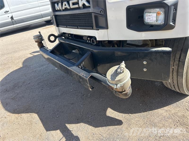 Mack MD624R 4x2 Water Truck Tovornjaki za vodo