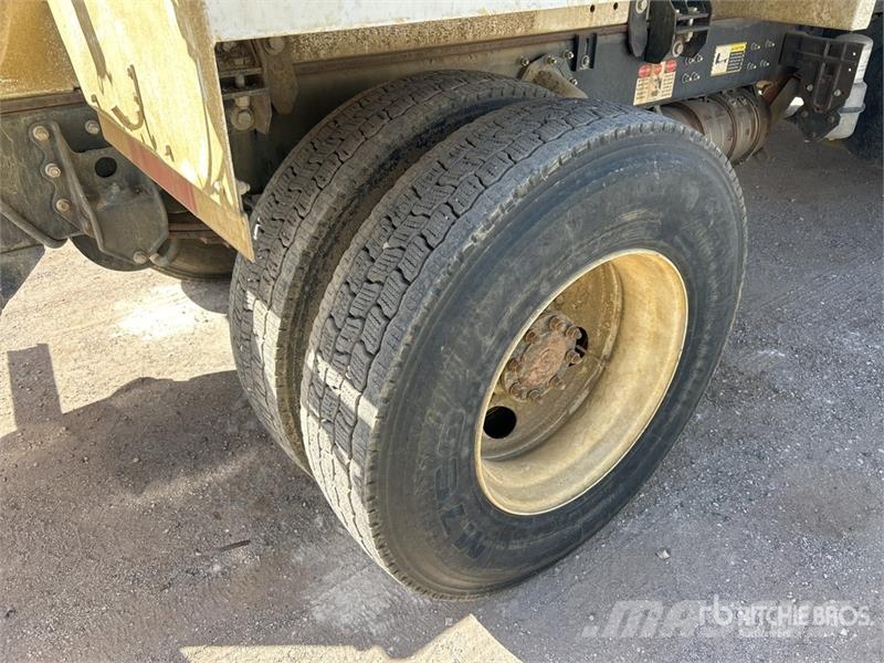 Mack MD624R 4x2 Water Truck Tovornjaki za vodo