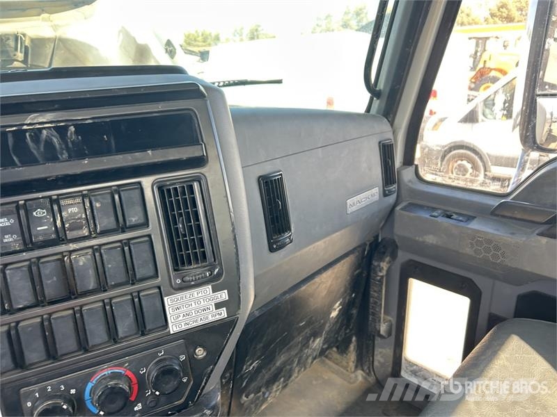 Mack MD624R 4x2 Water Truck Tovornjaki za vodo