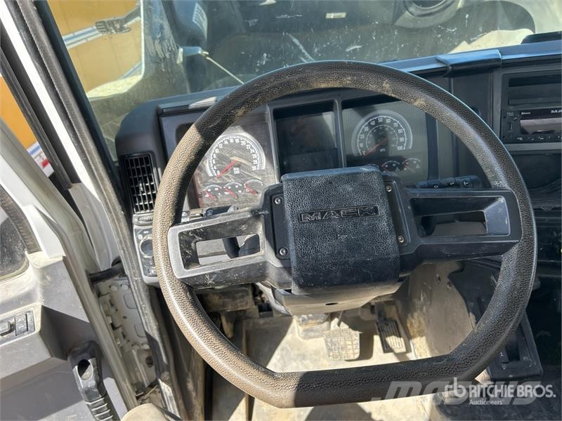 Mack MD624R 4x2 Water Truck Tovornjaki za vodo