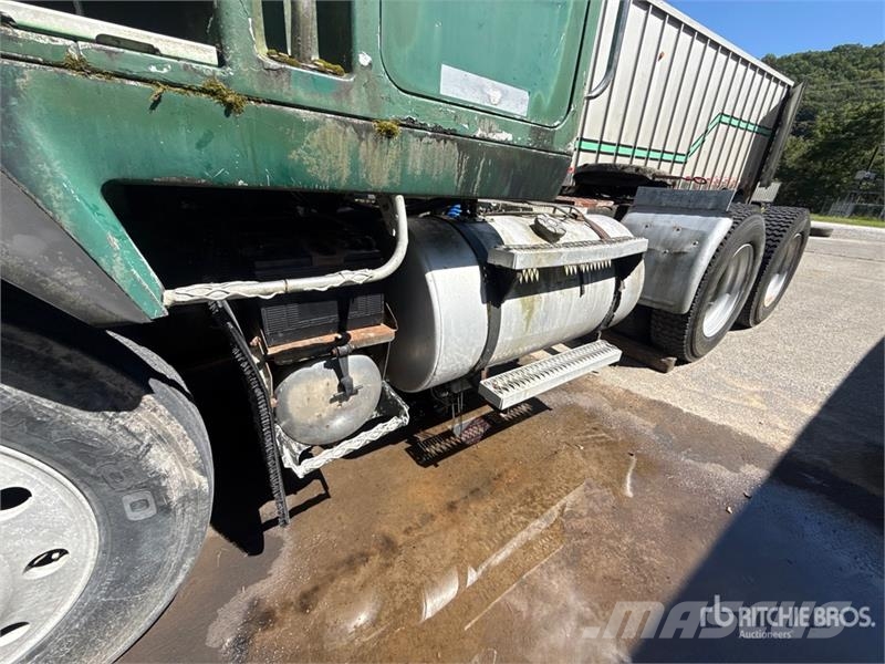 Mack MH600 6x4 T/A Cabover w/ Sleeper Dragbilar