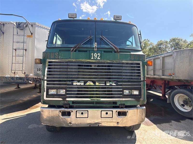 Mack MH600 6x4 T/A Cabover w/ Sleeper Dragbilar