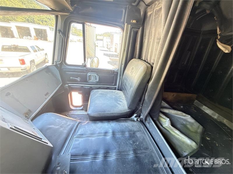 Mack MH600 6x4 T/A Cabover w/ Sleeper Dragbilar