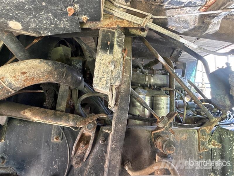 Mack MH613 6x4 T/A Cabover w/ Sleeper وحدات الجر