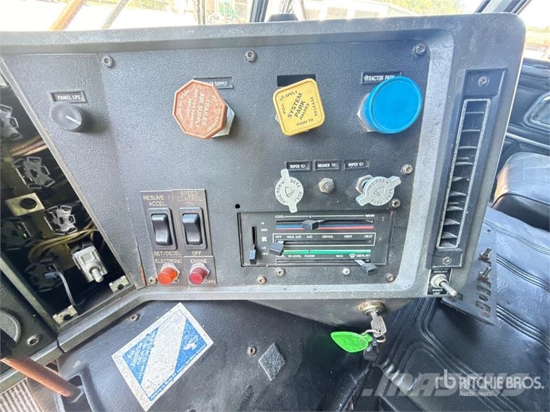 Mack MH613 6x4 T/A Cabover w/ Sleeper وحدات الجر