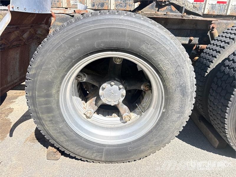 Mack MH613 6x4 T/A Cabover w/ Sleeper وحدات الجر