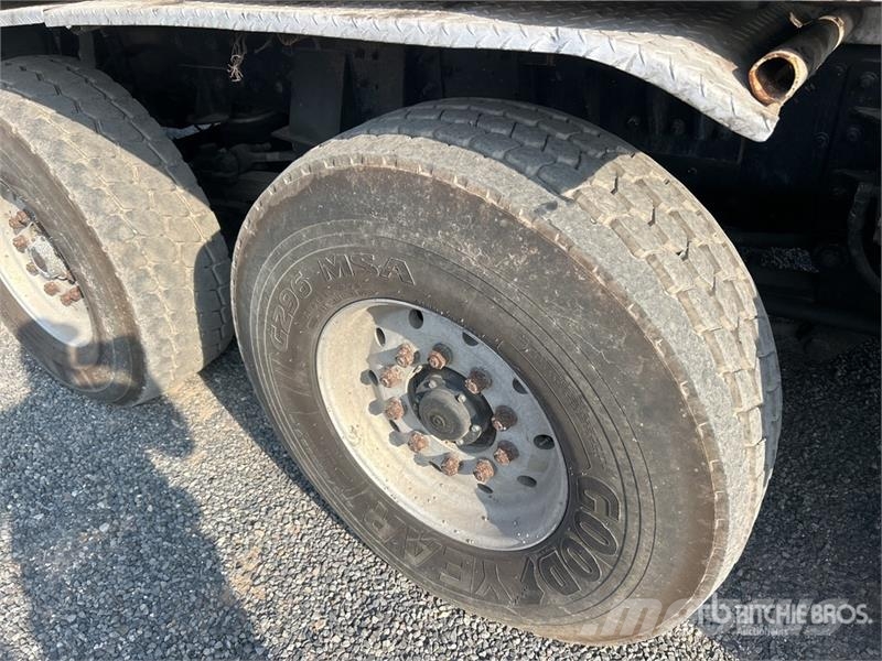 Mack MR688S Betonvedēji