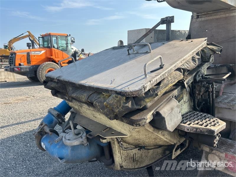 Mack MR688S Betonvedēji